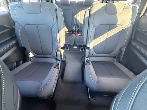New 2025 Jeep Grand Cherokee L Laredo w/ Luxury Tech Group I AWD/4WD image 19