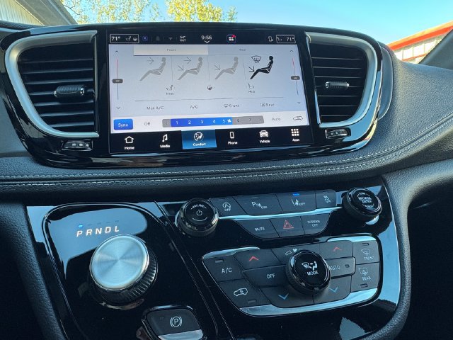 New 2026 Chrysler Pacifica Select FWD image 17