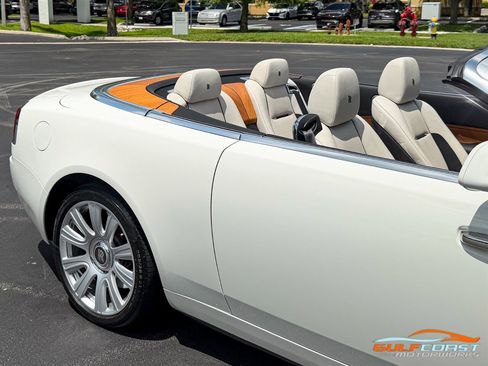 Used 2017 Rolls-Royce Dawn RWD image 68