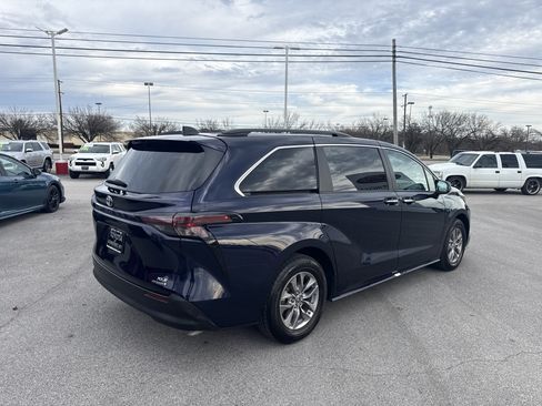 Certified 2024 Toyota Sienna XLE image 3