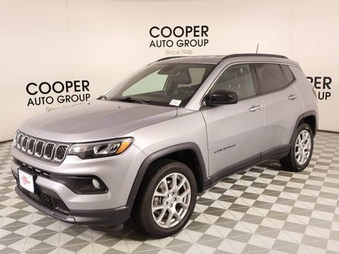 Used 2024 Jeep Compass Latitude AWD/4WD image 10