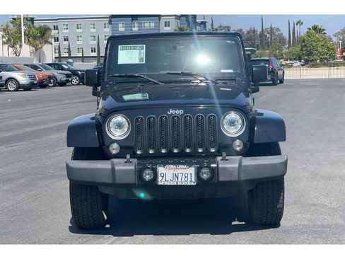 Used 2017 Jeep Wrangler Unlimited Sahara w/ Connectivity Group AWD/4WD image 9