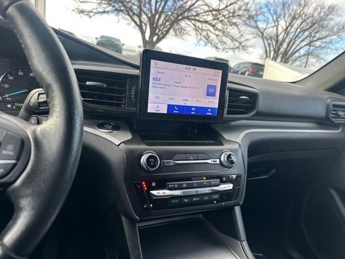 Used 2020 Ford Explorer XLT w/ Comfort Package image 15