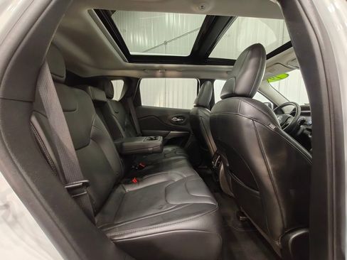Used 2019 Jeep Cherokee Limited w/ Trailer Tow Group AWD/4WD image 25