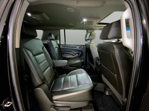 Used 2020 GMC Yukon XL Denali w/ Denali Premium Package AWD/4WD image 19