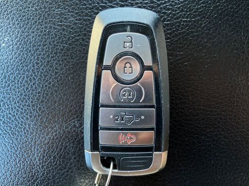 Certified 2021 Ford F250 Lariat w/ Tremor Off-Road Package image 32