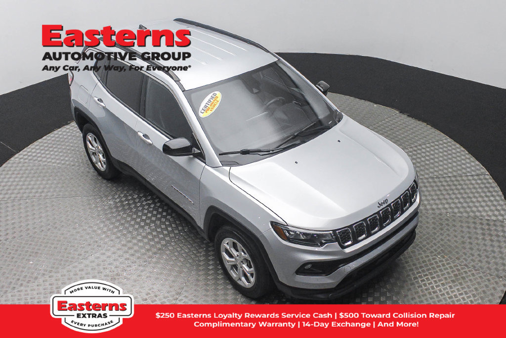 Used 2024 Jeep Compass Latitude AWD/4WD image 4