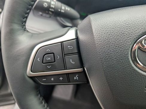 Used 2025 Toyota Highlander Limited AWD/4WD image 17