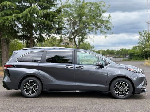 Certified 2025 Toyota Sienna Platinum AWD/4WD image 6
