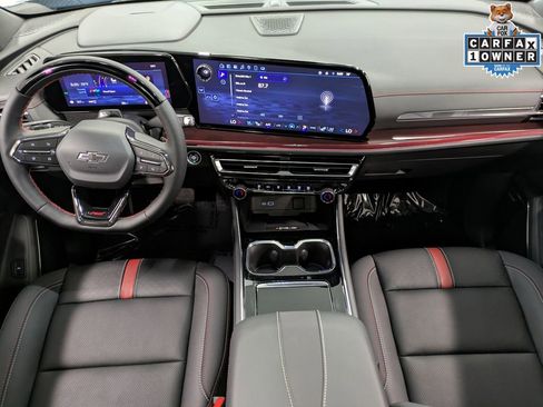 Used 2025 Chevrolet Traverse RS image 23