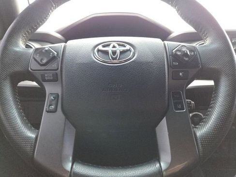 Used 2021 Toyota Tacoma TRD Off-Road w/ Technology Package AWD/4WD image 31