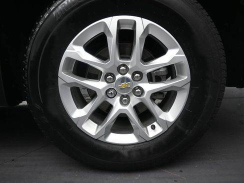 Used 2023 Chevrolet Traverse LS FWD image 10