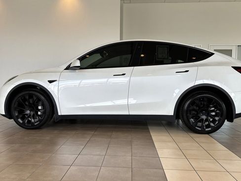 Used 2022 Tesla Model Y Long Range AWD/4WD image 7
