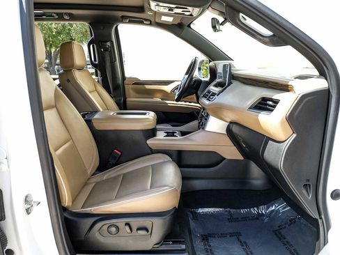 Used 2021 Chevrolet Tahoe Premier w/ Premium Package image 34