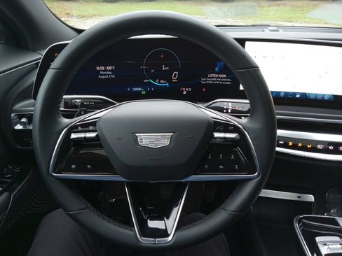 Used 2024 Cadillac Lyriq Tech AWD/4WD image 13