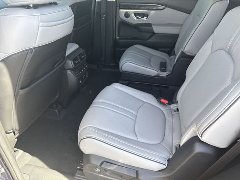 Used 2025 Honda Pilot Elite image 15