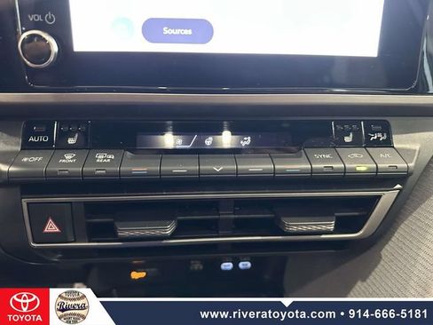 Used 2025 Toyota Camry SE w/ Convenience Package FWD image 23