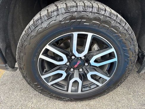 Used 2024 GMC Sierra 1500 AT4 w/ Technology Package AWD/4WD image 8