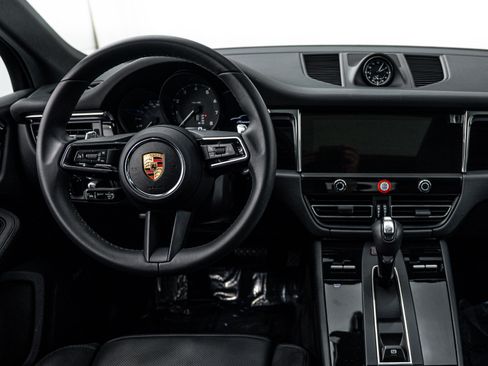 Certified 2025 Porsche Macan AWD/4WD image 13