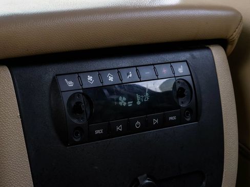 Used 2011 Chevrolet Tahoe LTZ RWD image 36