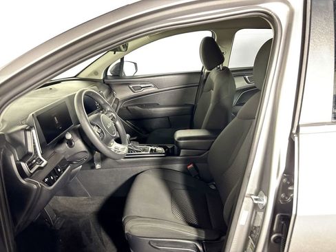 Used 2023 Kia Sportage LX image 11