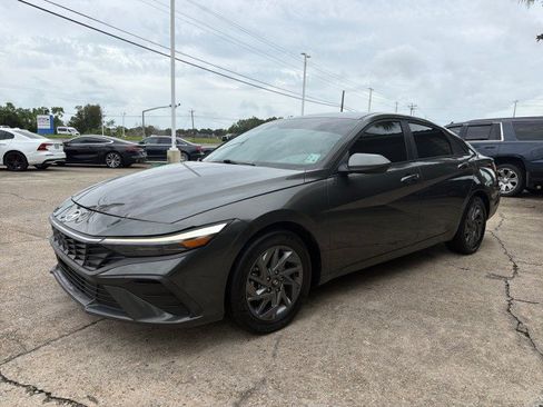 Used 2024 Hyundai Elantra SEL FWD image 11