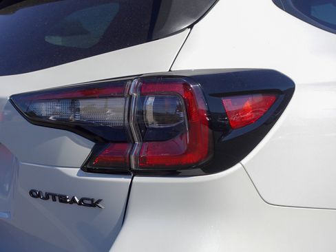 Certified 2024 Subaru Outback Onyx Edition AWD/4WD image 5