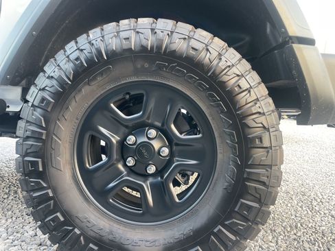 Used 2025 Jeep Wrangler Sport image 7