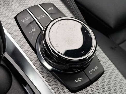 Used 2019 BMW M550i xDrive w/ Dynamic Handling Package image 18