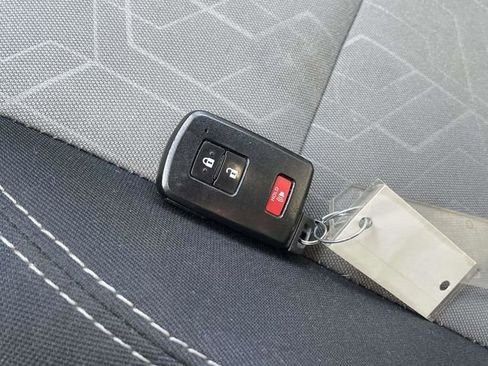 Used 2021 Toyota Tacoma TRD Off-Road image 32