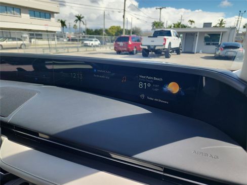 Used 2025 Lincoln Nautilus Premier image 26