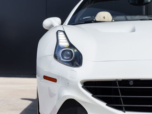 Used 2015 Ferrari California T RWD image 24