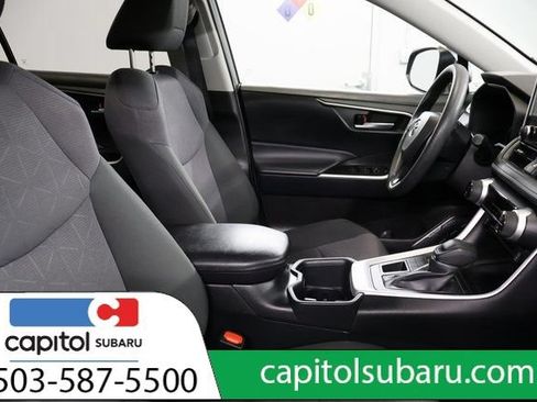 Used 2025 Toyota RAV4 XLE AWD/4WD image 28