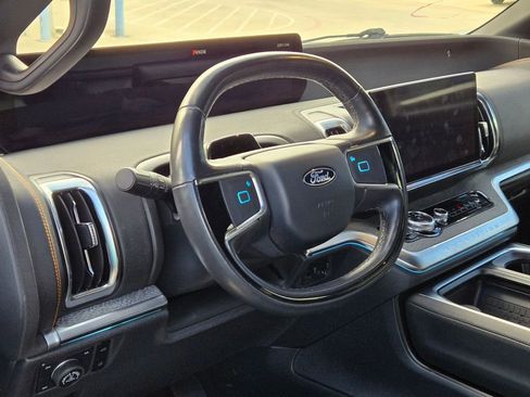 Used 2025 Ford Expedition Tremor AWD/4WD image 19