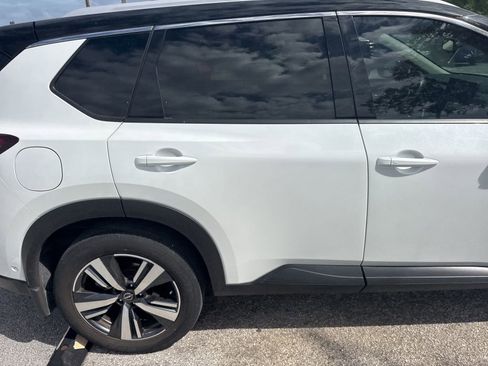 Used 2024 Nissan Rogue SL w/ SL Premium Package image 3