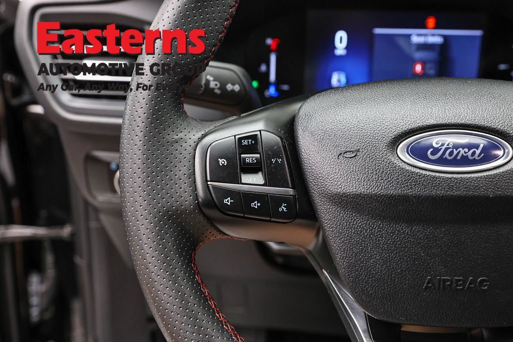 Used 2025 Ford Escape ST-Line FWD image 16