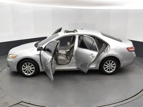 Used 2011 Toyota Camry XLE w/ SE/XLE Extra-Value Pkg image 7