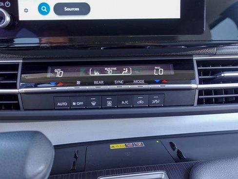 Certified 2025 Toyota Sienna LE FWD image 15