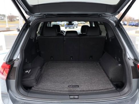 Used 2023 Volkswagen Tiguan SEL R-Line image 10