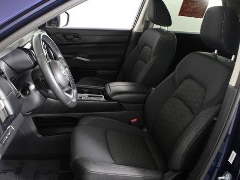 Certified 2025 Nissan Pathfinder SV FWD image 21