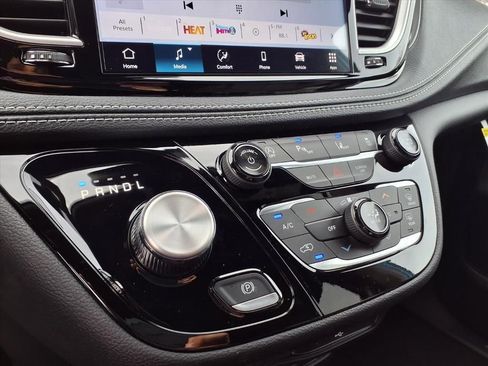 New 2026 Chrysler Pacifica Select image 7