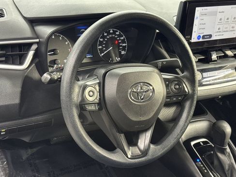 Used 2023 Toyota Corolla LE image 19