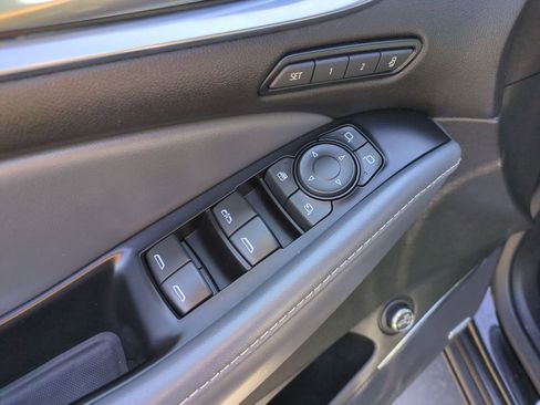 Used 2024 Buick Enclave Premium AWD/4WD image 13