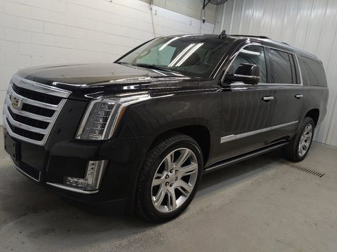 Used 2017 Cadillac Escalade ESV Premium Luxury image 2