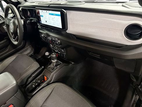Used 2025 Jeep Wrangler Unlimited Sport AWD/4WD image 29