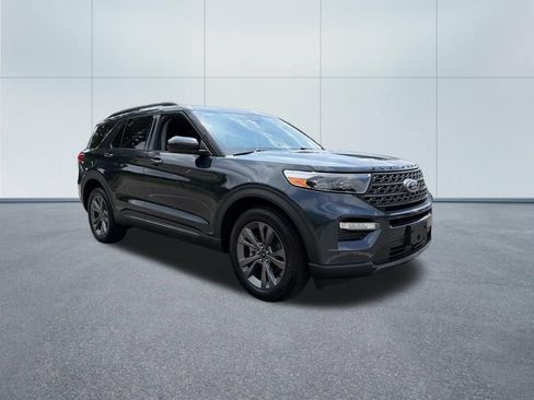 Used 2024 Ford Explorer XLT w/ Equipment Group 202A AWD/4WD image 4
