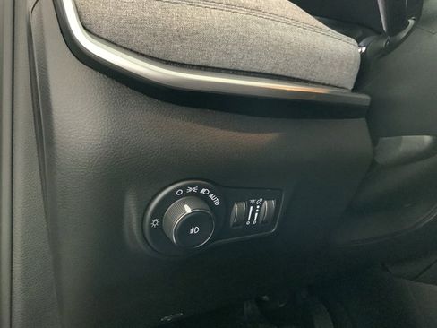 Used 2023 Jeep Compass Latitude image 33