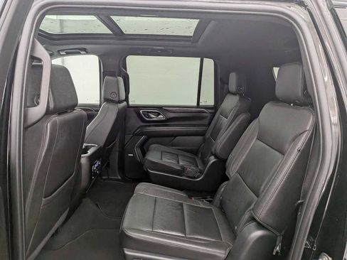 Used 2023 Chevrolet Suburban LT w/ Luxury Package image 21