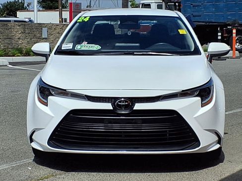 Used 2024 Toyota Corolla LE FWD image 2