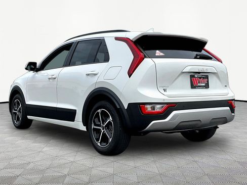 Used 2024 Kia Niro EX FWD image 4